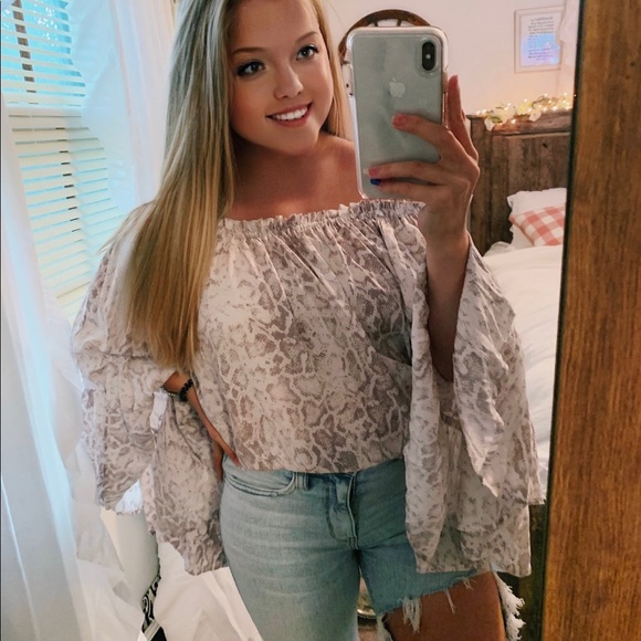 Meet your Posher, Abbey - Picture 2 of 4